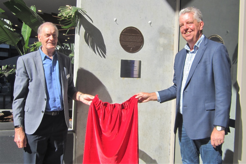 Plaque 7 unveiling