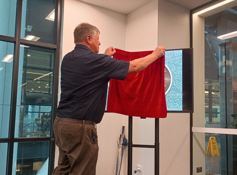 Plaque 8 unveiling